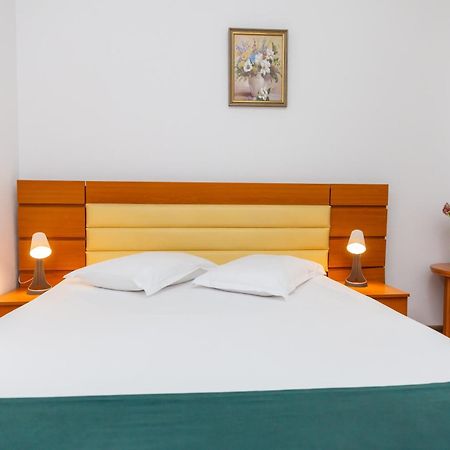 Hotel Sir Colentina Букурещ Екстериор снимка