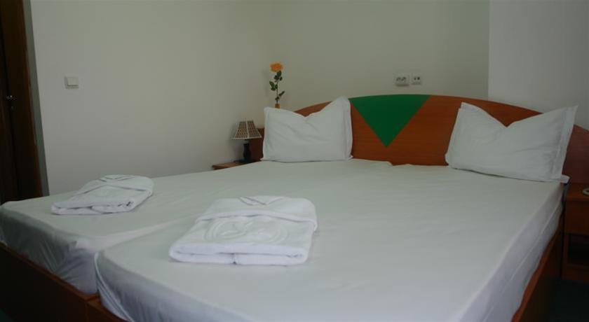 Hotel Sir Colentina Букурещ Екстериор снимка
