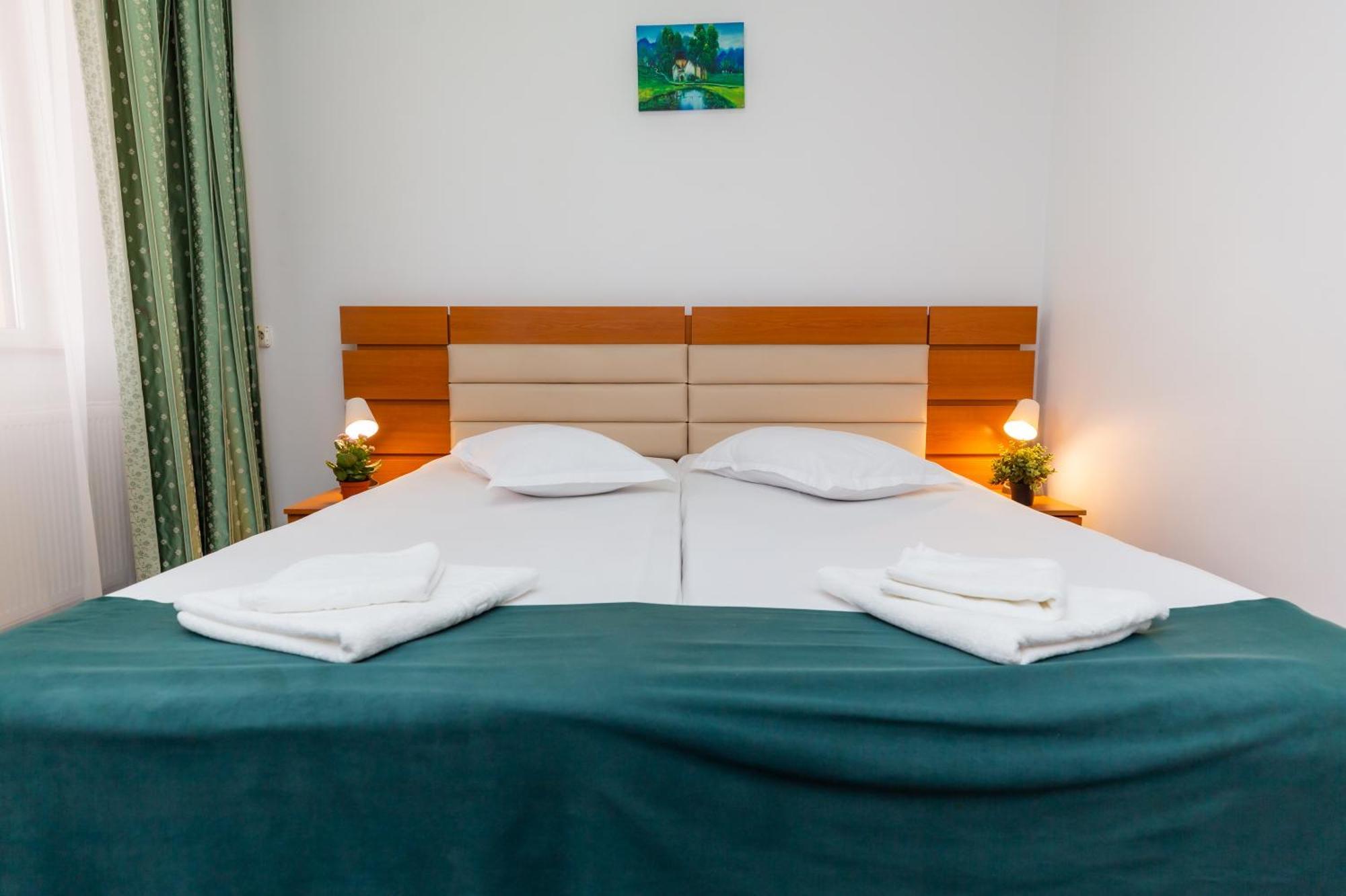 Hotel Sir Colentina Букурещ Екстериор снимка