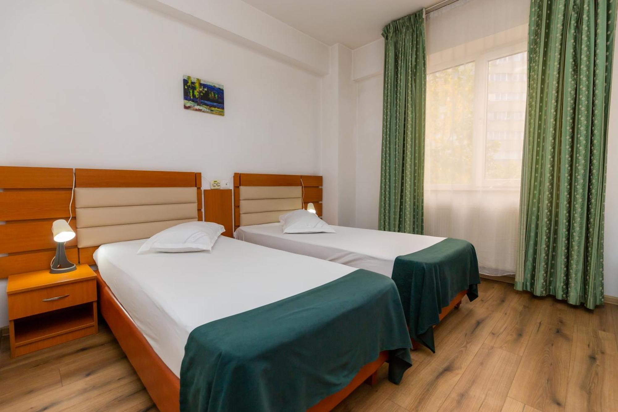 Hotel Sir Colentina Букурещ Екстериор снимка