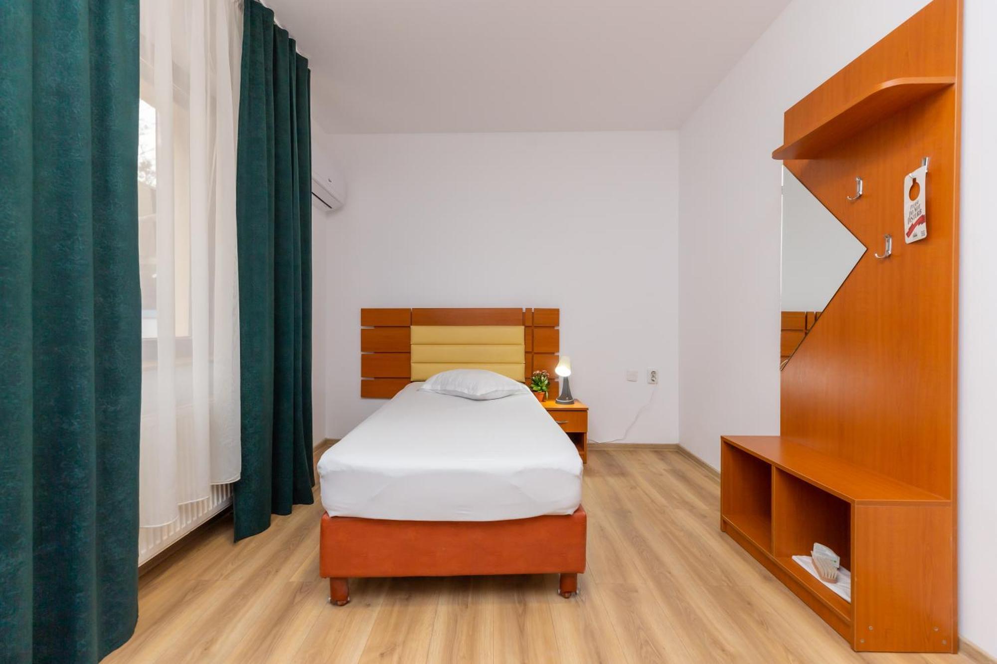 Hotel Sir Colentina Букурещ Екстериор снимка
