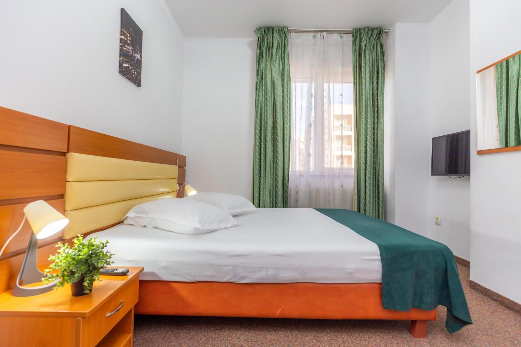 Hotel Sir Colentina Букурещ Екстериор снимка