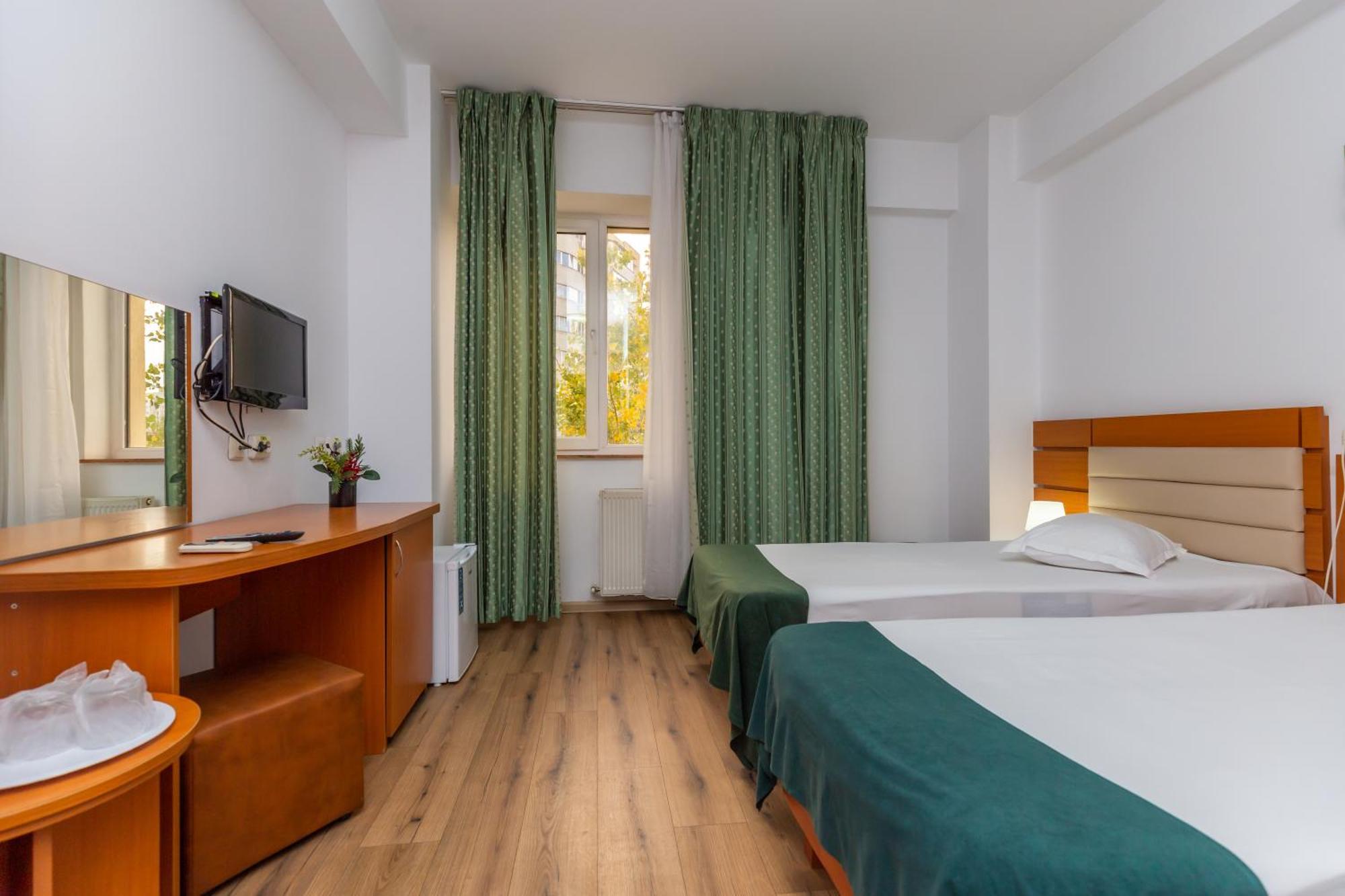 Hotel Sir Colentina Букурещ Екстериор снимка