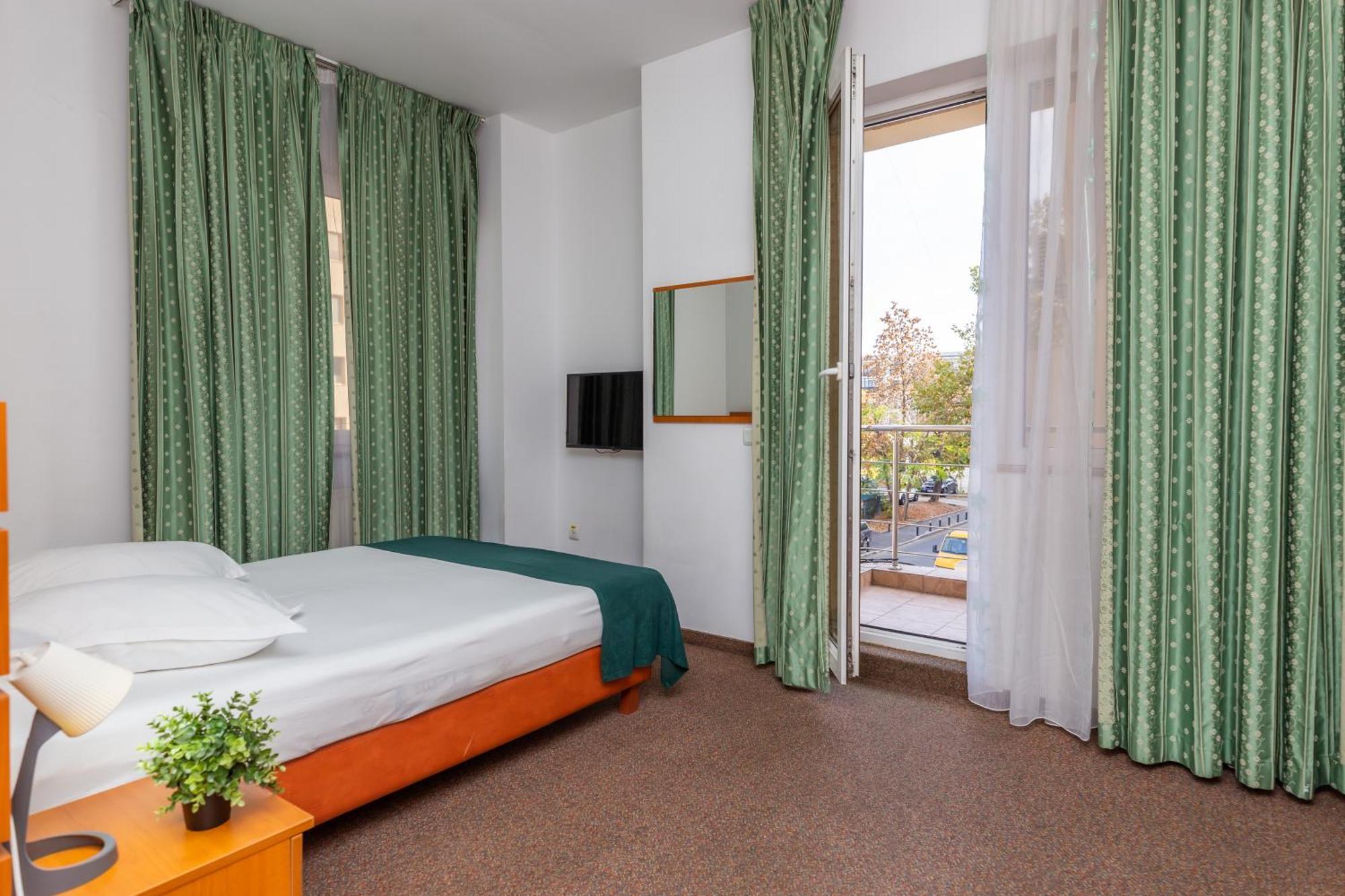 Hotel Sir Colentina Букурещ Екстериор снимка