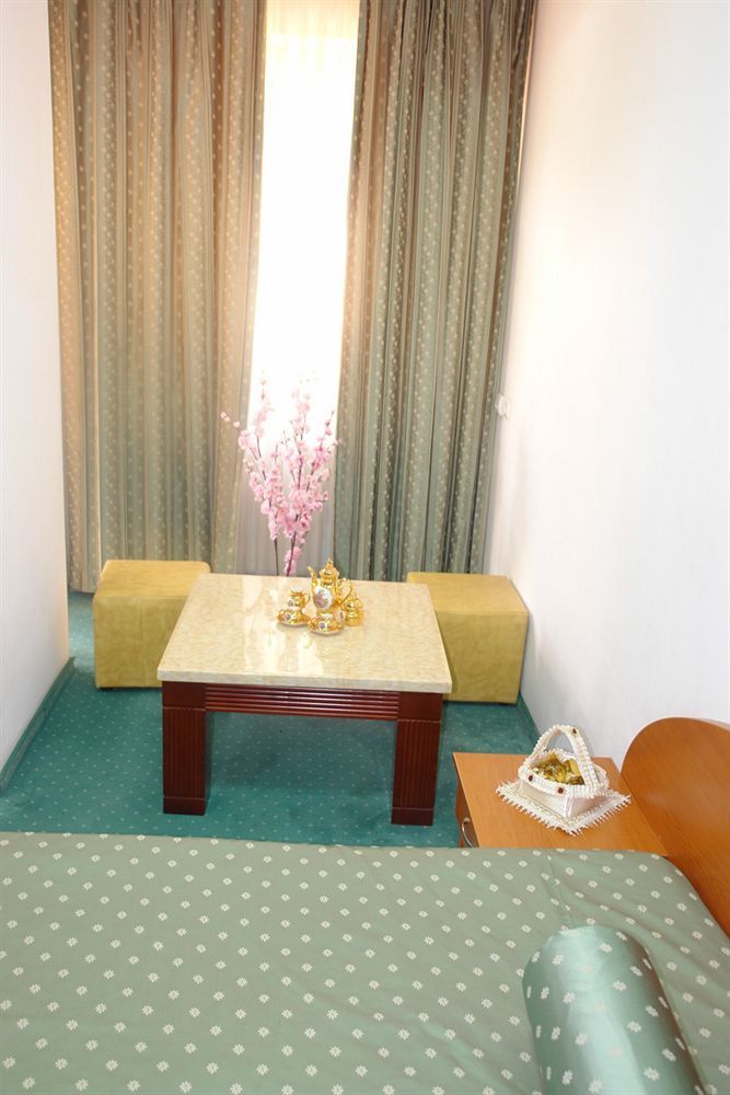 Hotel Sir Colentina Букурещ Екстериор снимка