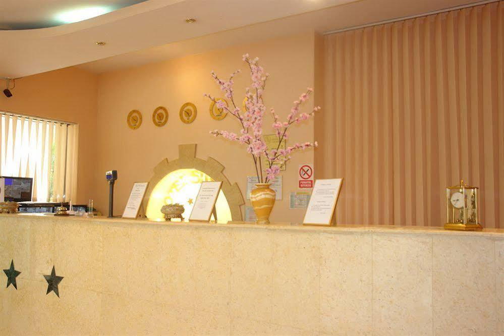 Hotel Sir Colentina Букурещ Екстериор снимка