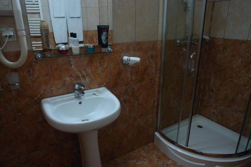 Hotel Sir Colentina Букурещ Екстериор снимка